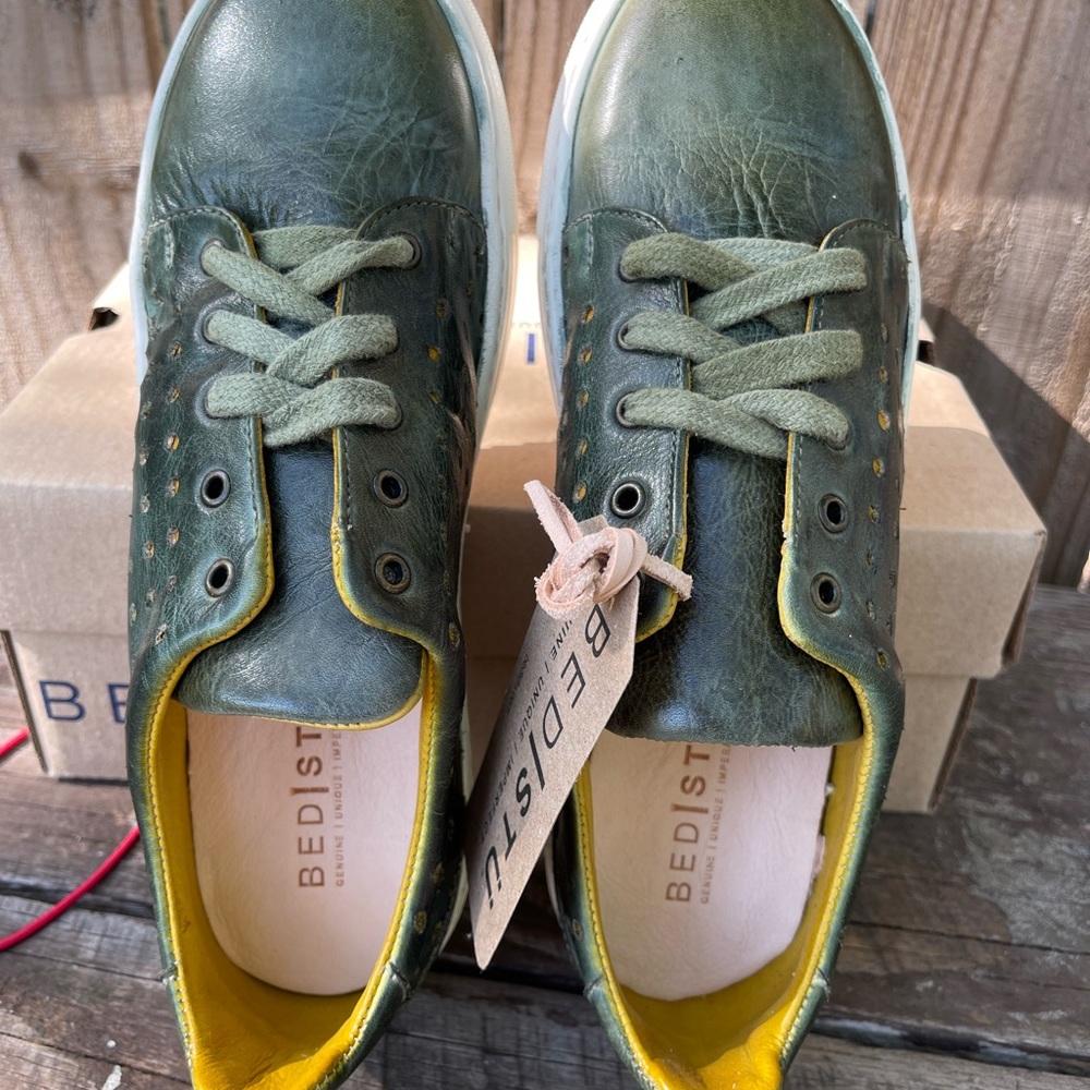 NIB BED STU Lyne in Pistachio Rustic. - Picture 4 of 12